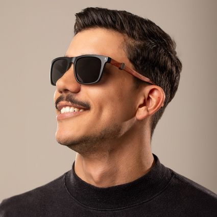 OC.CL.3354-2001-Oculos-de-Sol-Masculino-Harry-Potter-Vassoura-Nimbus-2000-Bossa-Nova-Degrade-Preto-Polarizado--2-
