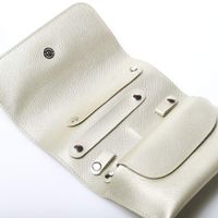 AC.LI.1011.0--Estojo-Para-Oculos-Chilli-Beans-Dourado--3-